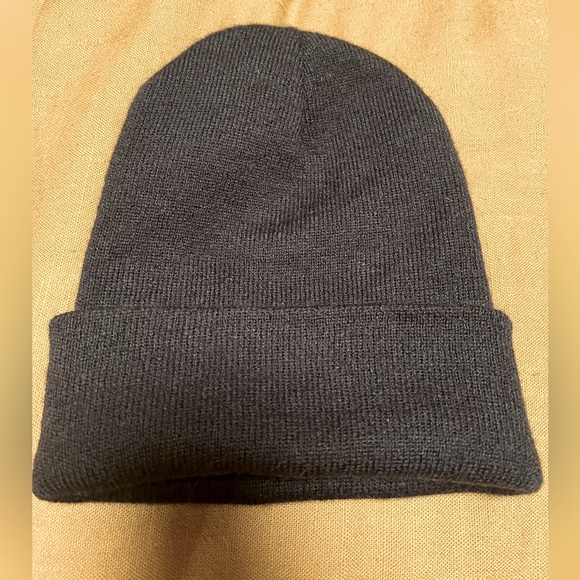 ⭐️ Carhartt Beanie - Picture 2 of 3